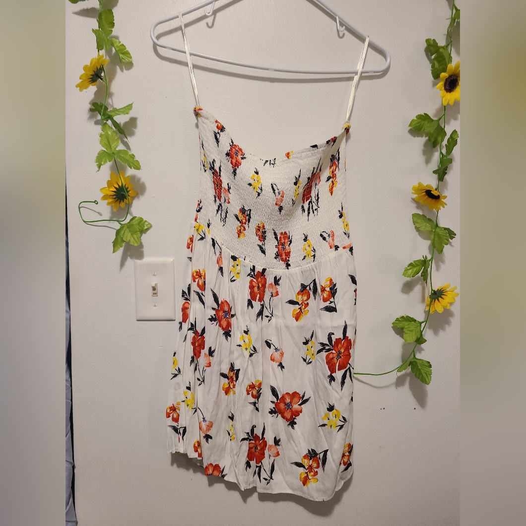 Forever 21 Medium Strapless Floral Sundress With Red And Yellow Flowers